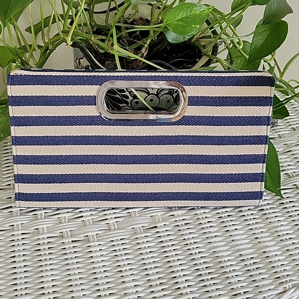 Clutch handbag